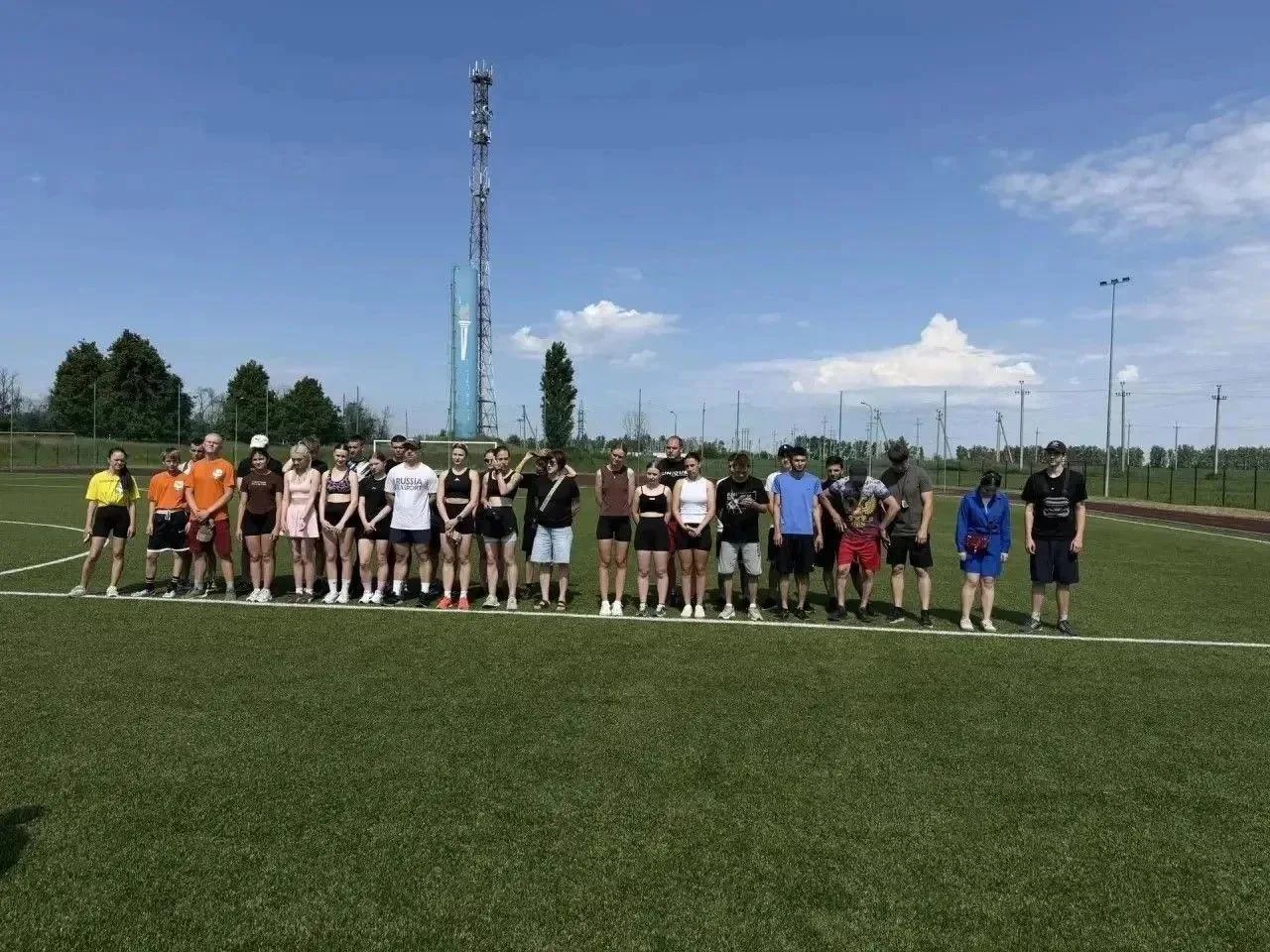 Яркое спортивное событие в честь Дня России состоялось на стадионе «Факел» в Дмитриевке
⁣
Здесь под 