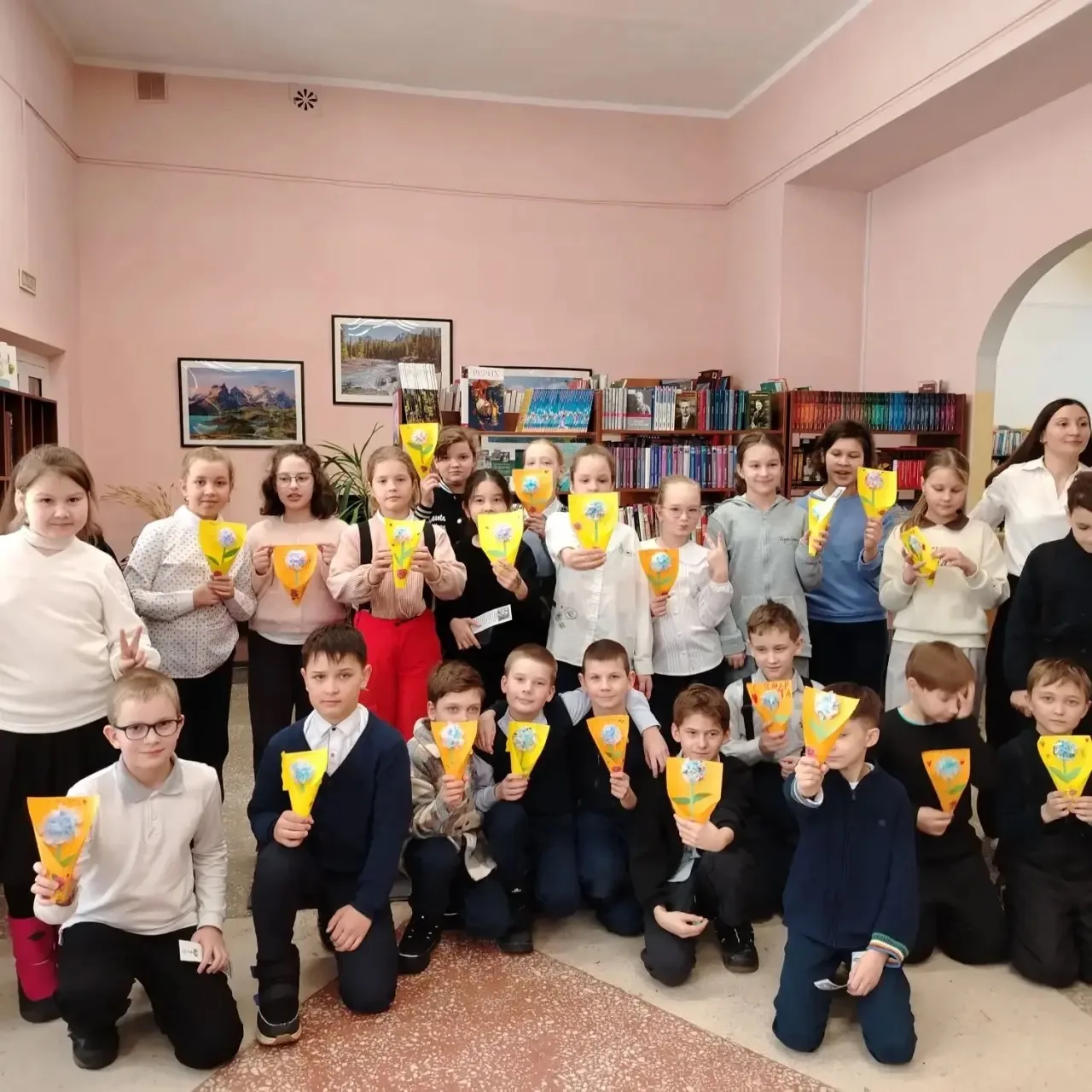 3️⃣марта 3А класс посетил мастер класс «Букет для мамы»   💐Ребята создали своими руками красивые под
