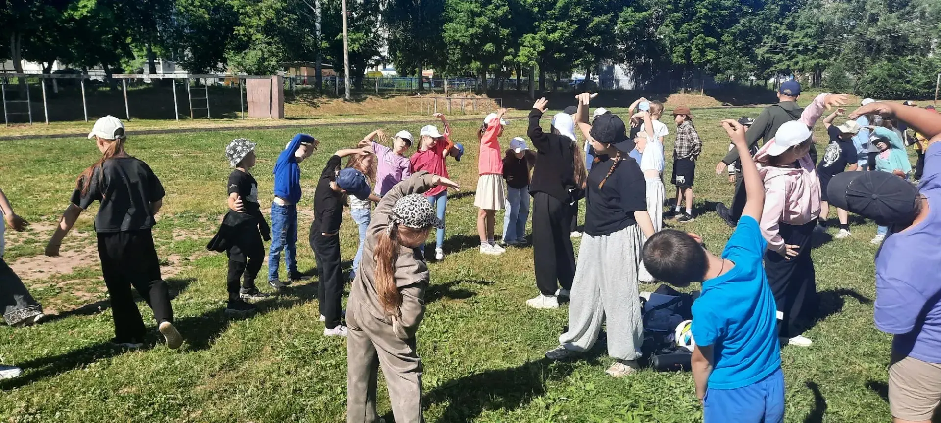 💫✨💫13 день в лагере РОВЕСНИК – Круг дружбы 
 
Начался день с традиционной линейки и зарядки, после
