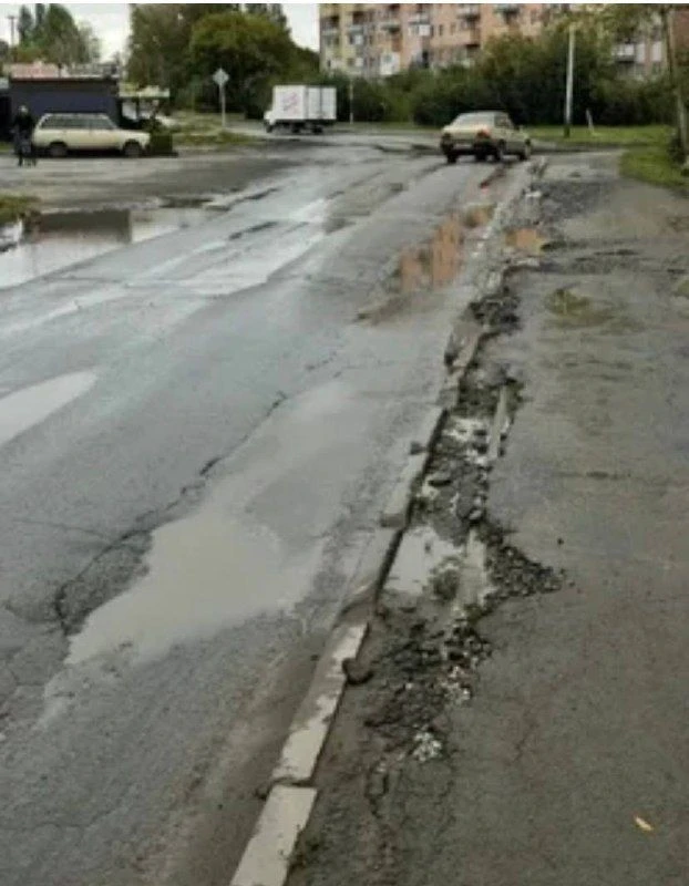 ✅ Жители ММС жалуются на разбитые дороги и отсутствие тротуаров ✅