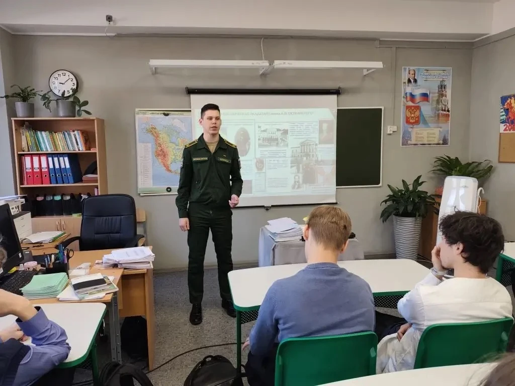 🚀 Встреча с будущими защитниками космоса!  Сегодня в рамках «Клуба интересных встреч» к нам в гости 