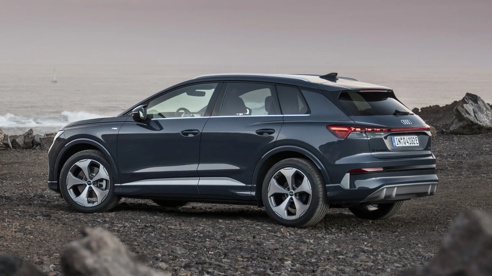 Audi Q4 e-tron получил три дисплея и прибавку к запасу хода  Audi Q4 e-tron и его версия Sportback п