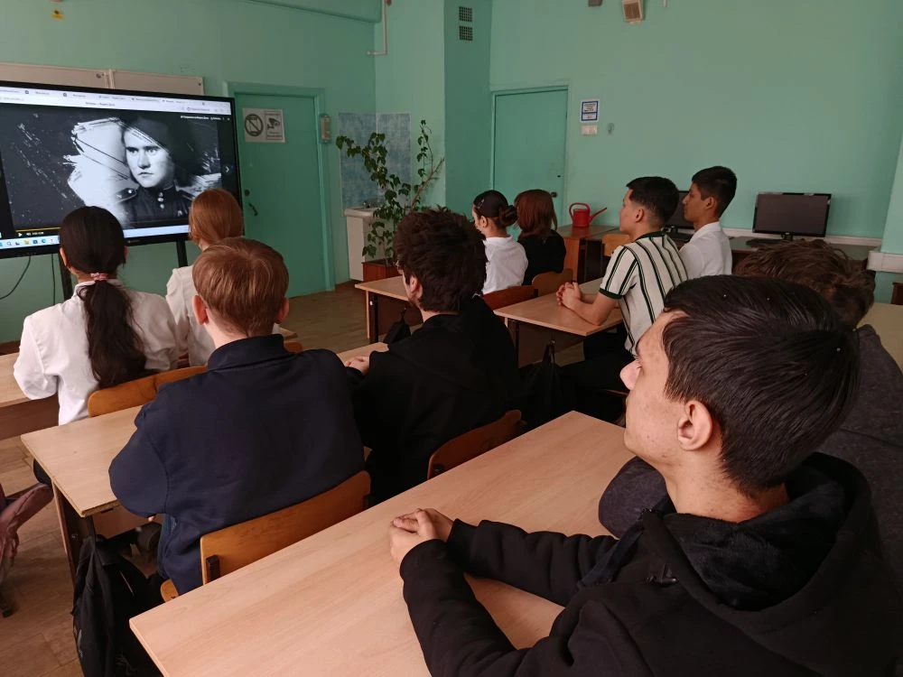 🇷🇺 "КИНО ПОБЕДЫ" - смотрим кино о городах героях.  В рамках марафона «Наследники Победы» в нашей шко