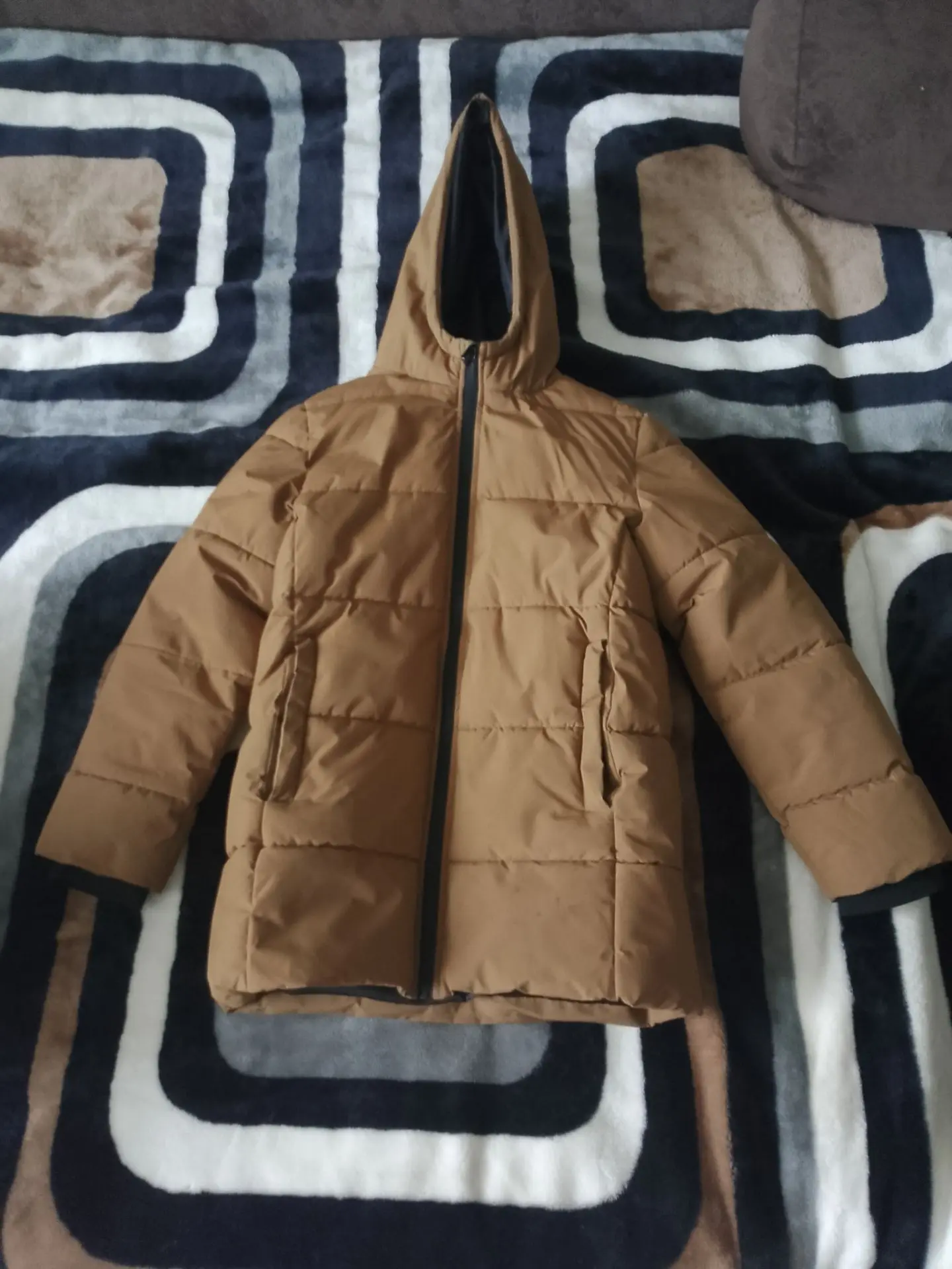 Продам , зимнюю куртку 🧥 на мальчика , размер 158 состояние отличное.