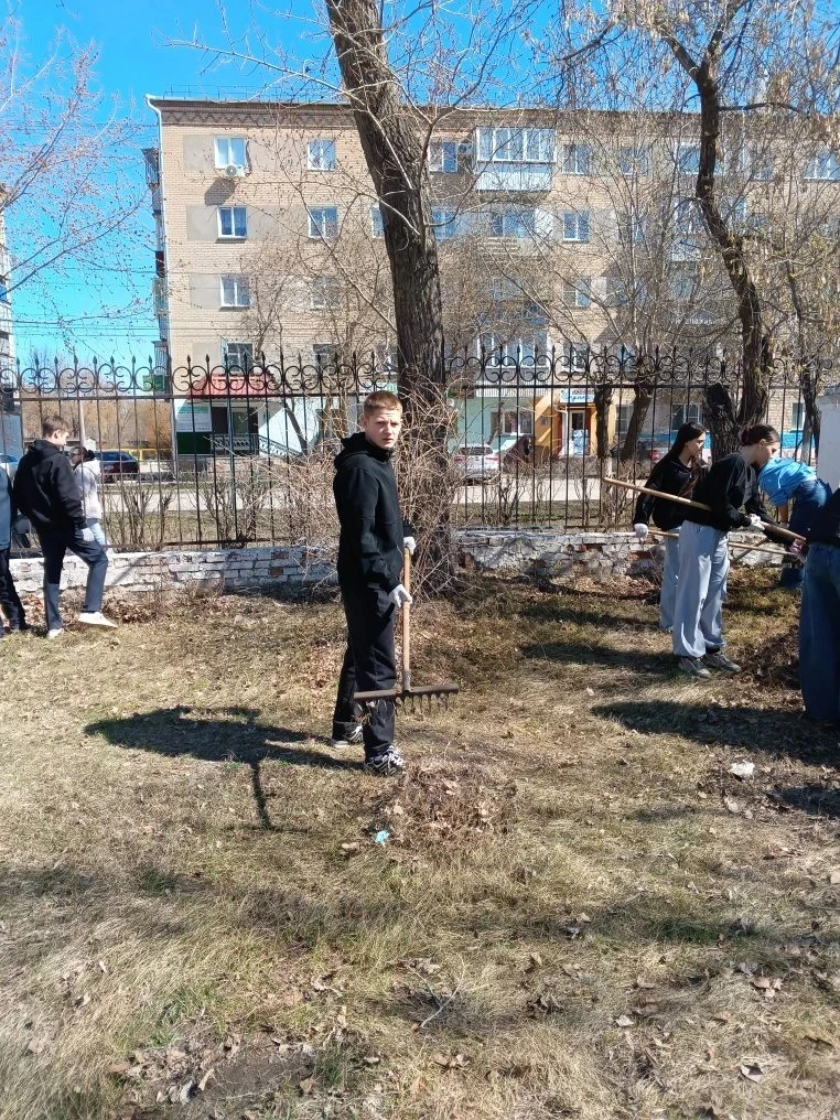 Главное на субботнике- хорошая погода и отличное настроение! Классный руководитель Елена Владимировн