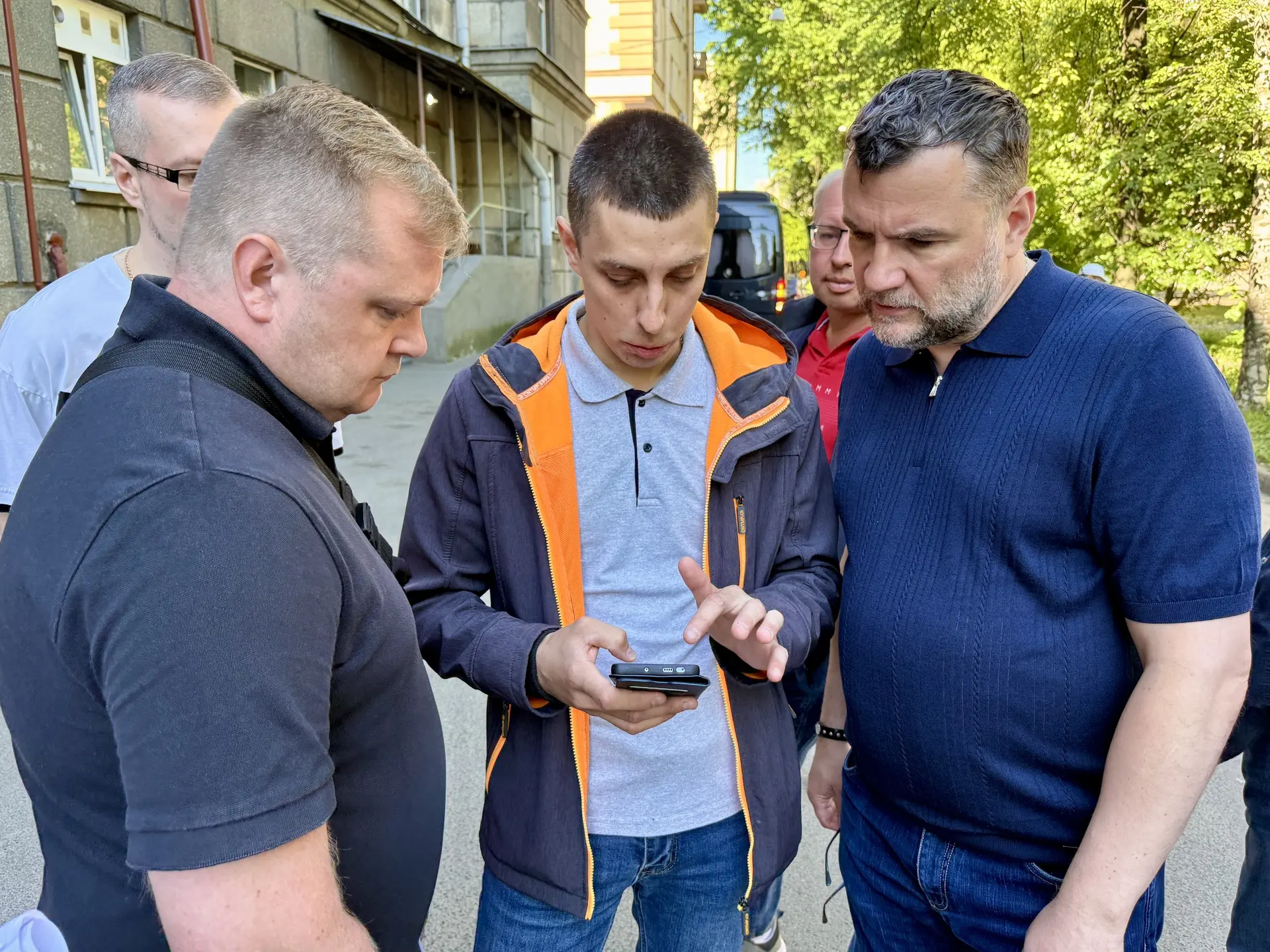 Во время объезда Московского района проверил организацию содержания территорий и работу коммунальных