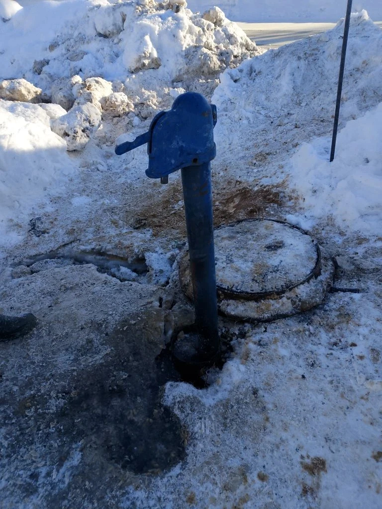Выполнили работы по восстановлению водоразборной колонки в селе Нюксеница на улице Мира...