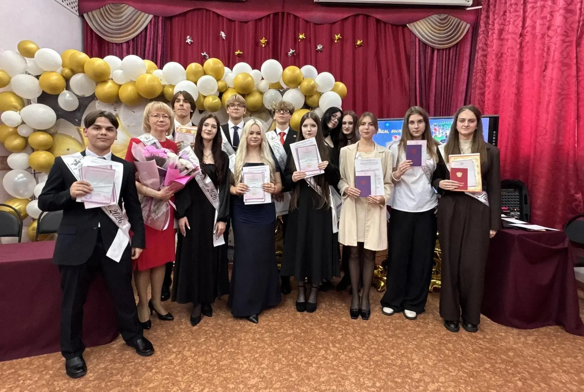 🎉Выпускной вечер: «Звёздный выпуск — 9 класс!» 🎉

Сегодня особенный день: наши девятиклассники про
