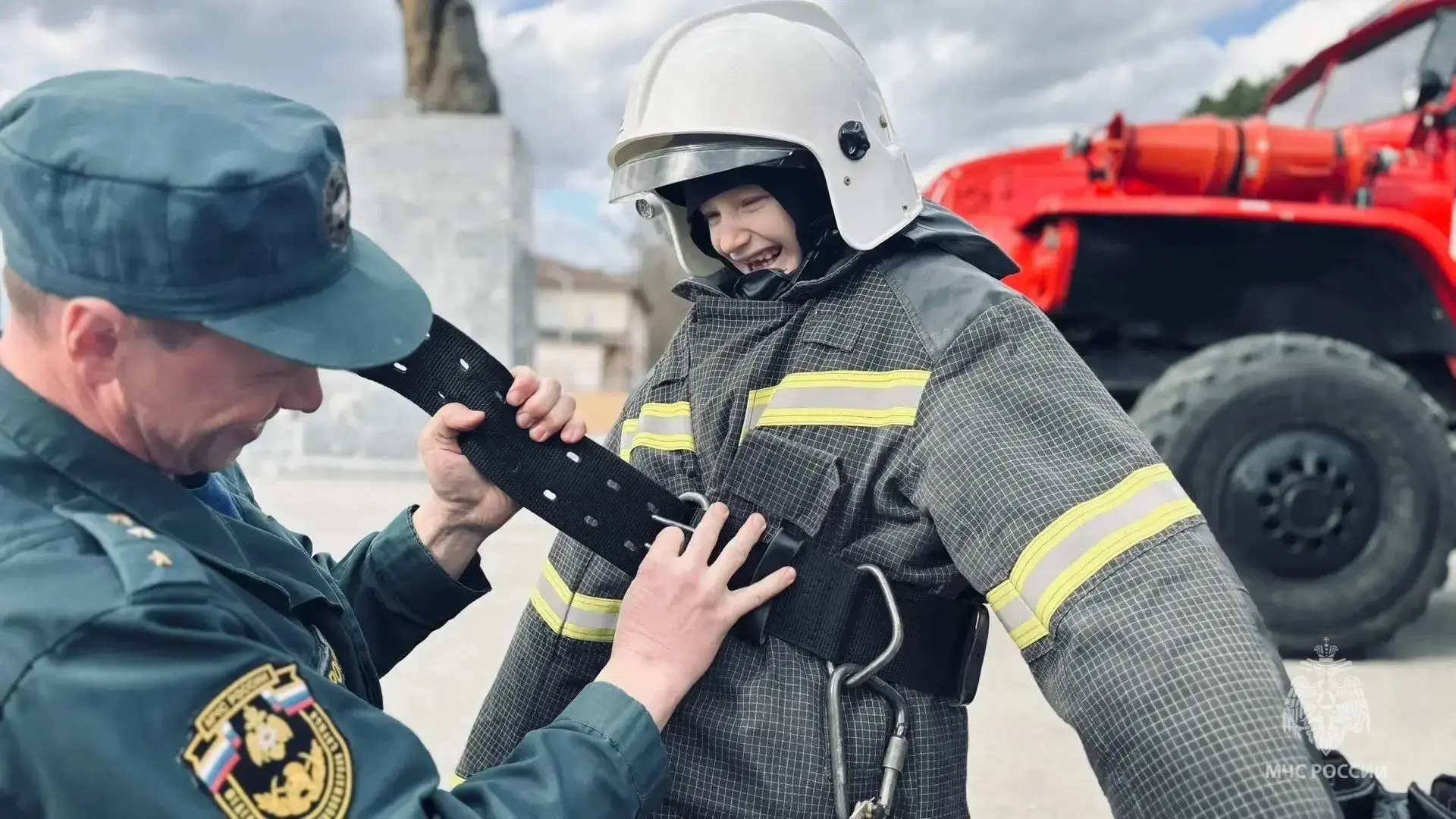 Пожарная техника в центре Михайловска: праздник для детей и взрослых!  🚒 На площади центра культуры 