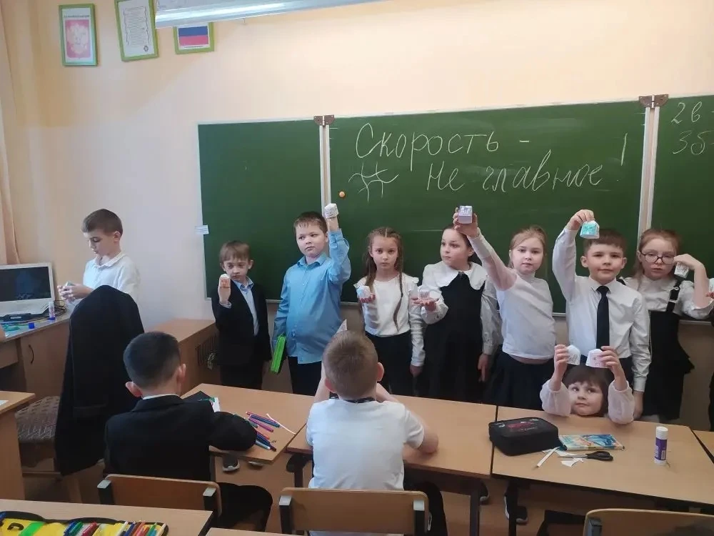 СКОРОСТЬ - ЭТО НЕ ГЛАВНОЕ!!!   Сегодня ЮИДовцы провели с 1 классами мастер-класс по созданию домиков