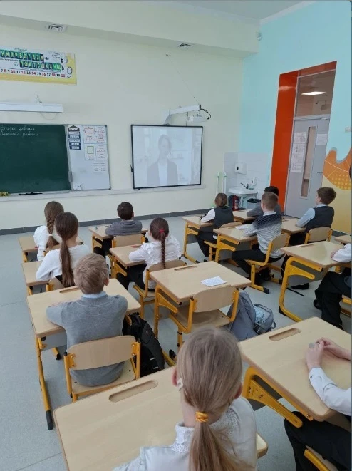 🔬🧑‍🔬 В понедельник на занятии курса внеурочной деятельности «Разговоры о важном» мы погрузились в ув
