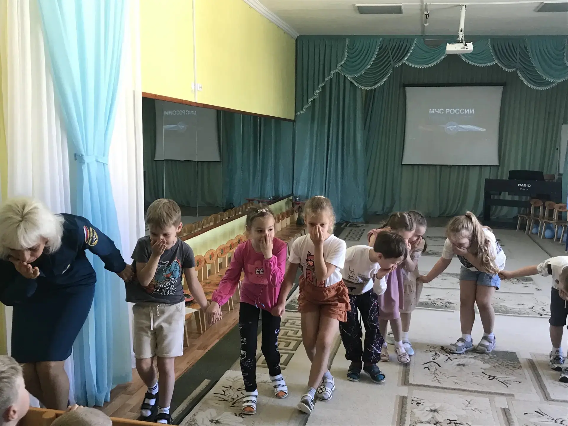 В детском саду «Светлячок» прошло занятие по основам безопасности жизнедеятельности, проведённое мет