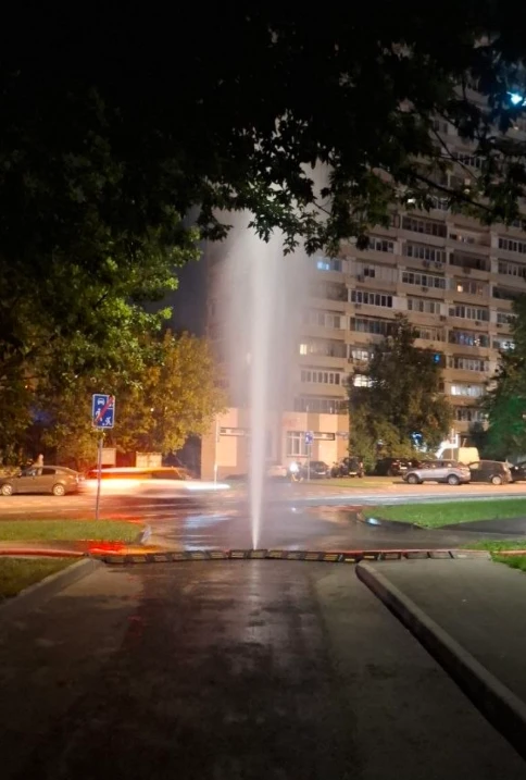 Коммунальная авария - повреждена труда водоснабжения, бьет фонтан из нее

📍 ул. Елецкая дом 12

ЮАО