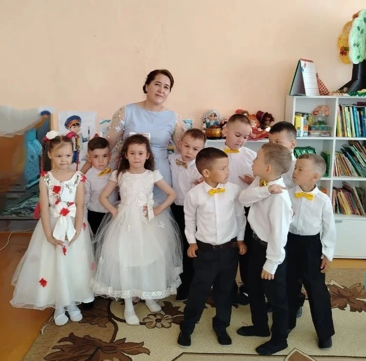 ✅✅ Бүген – Тәрбиячеләр һәм барлык мәктәпкәчә учреждениеләр хезмәткәрләре көне