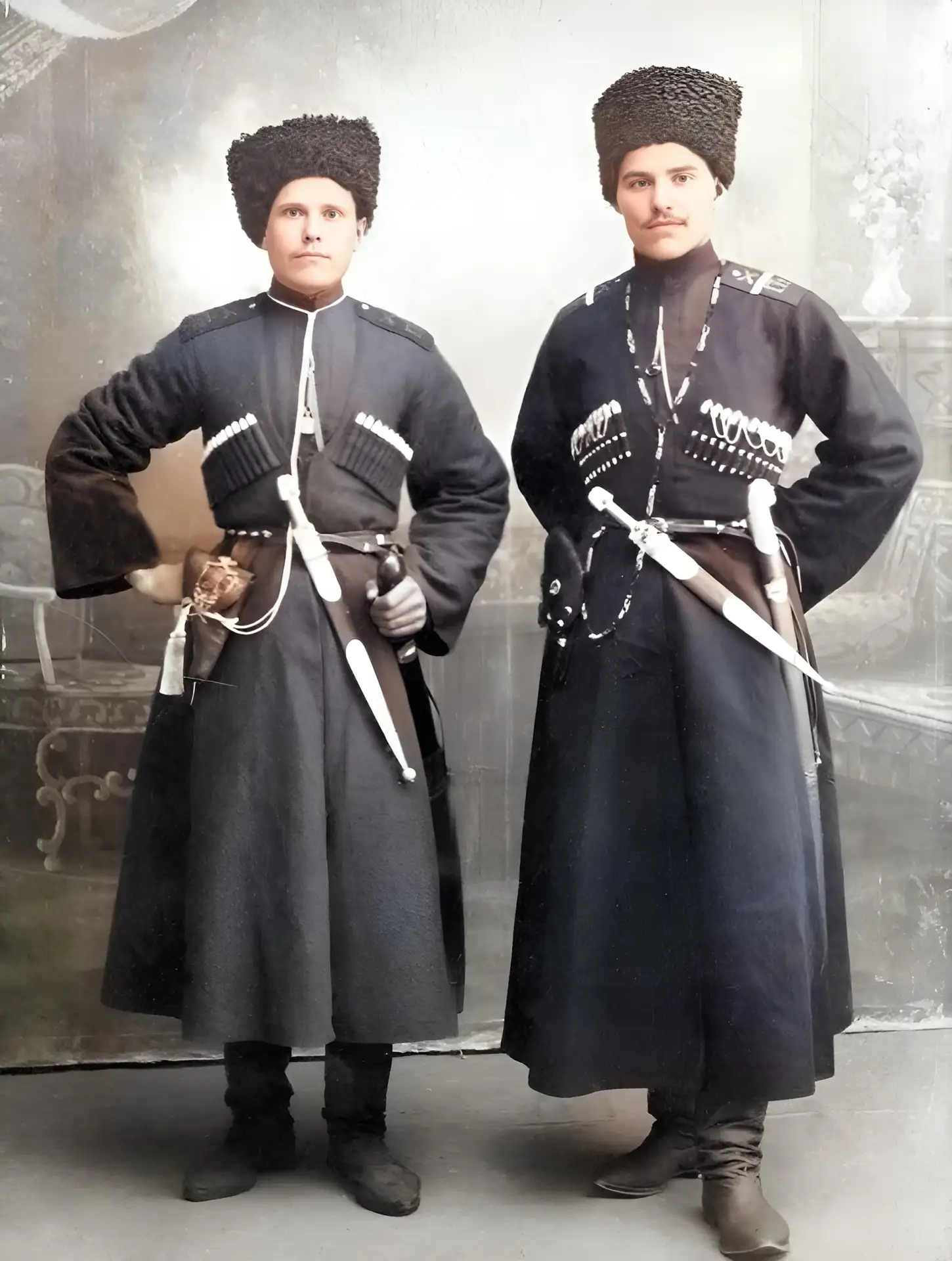 На фотографии изображены казаки станицы Наурской, Терской области.