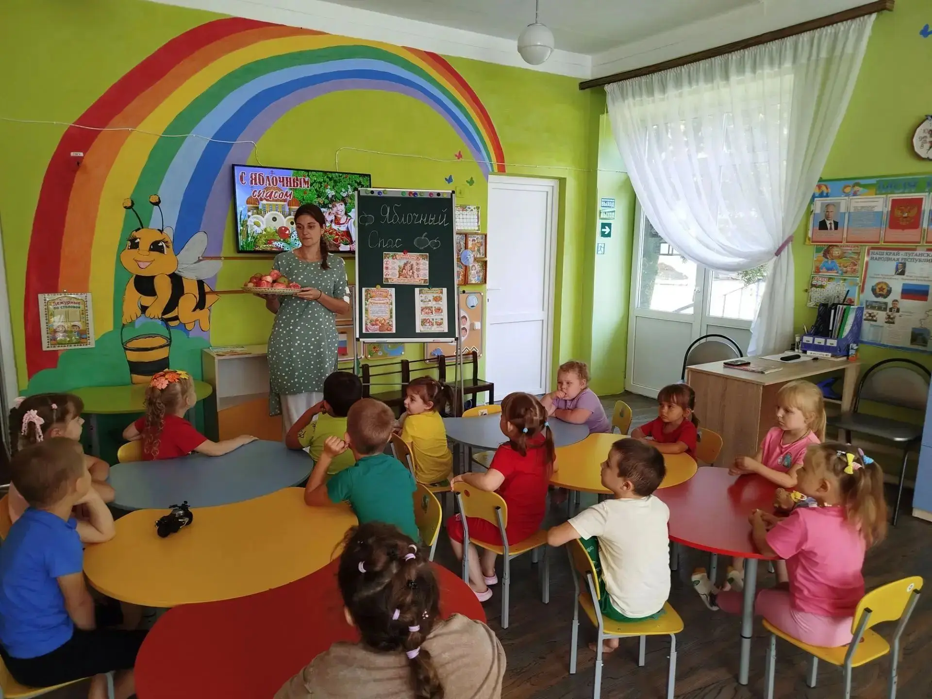 🌳 Природа дарит, а дети рисуют: корзинки к Яблочному Спасу 💛