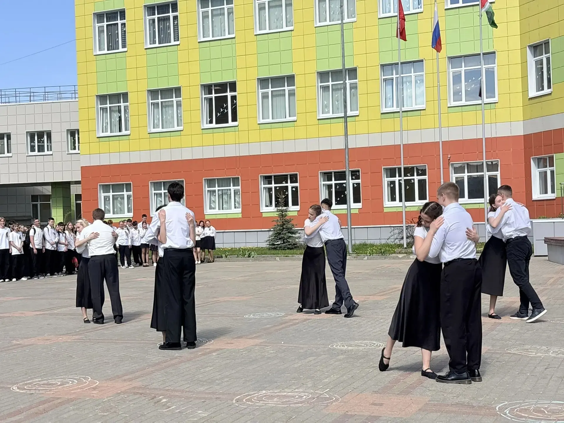 ⭐ ТОРЖЕСТВЕННАЯ ЛИНЕЙКА ПАМЯТИ⭐  🇷🇺Накануне Дня Победы, в школе прошел школьный митинг, посвященный 