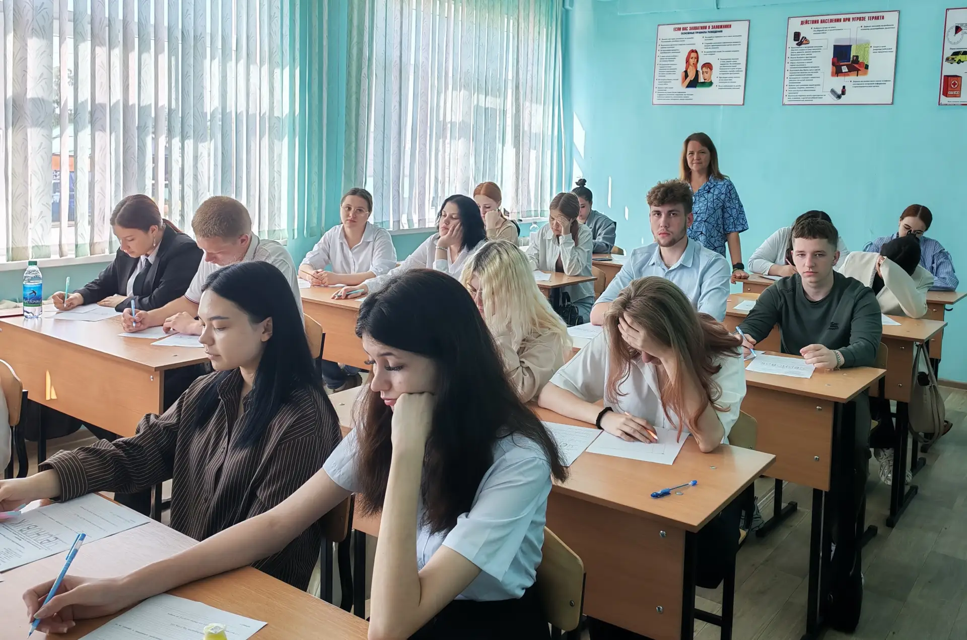 📝 Итоговый экзамен по математике 

  🎓 Студенты вторых курсов Промышленно - технологического колле