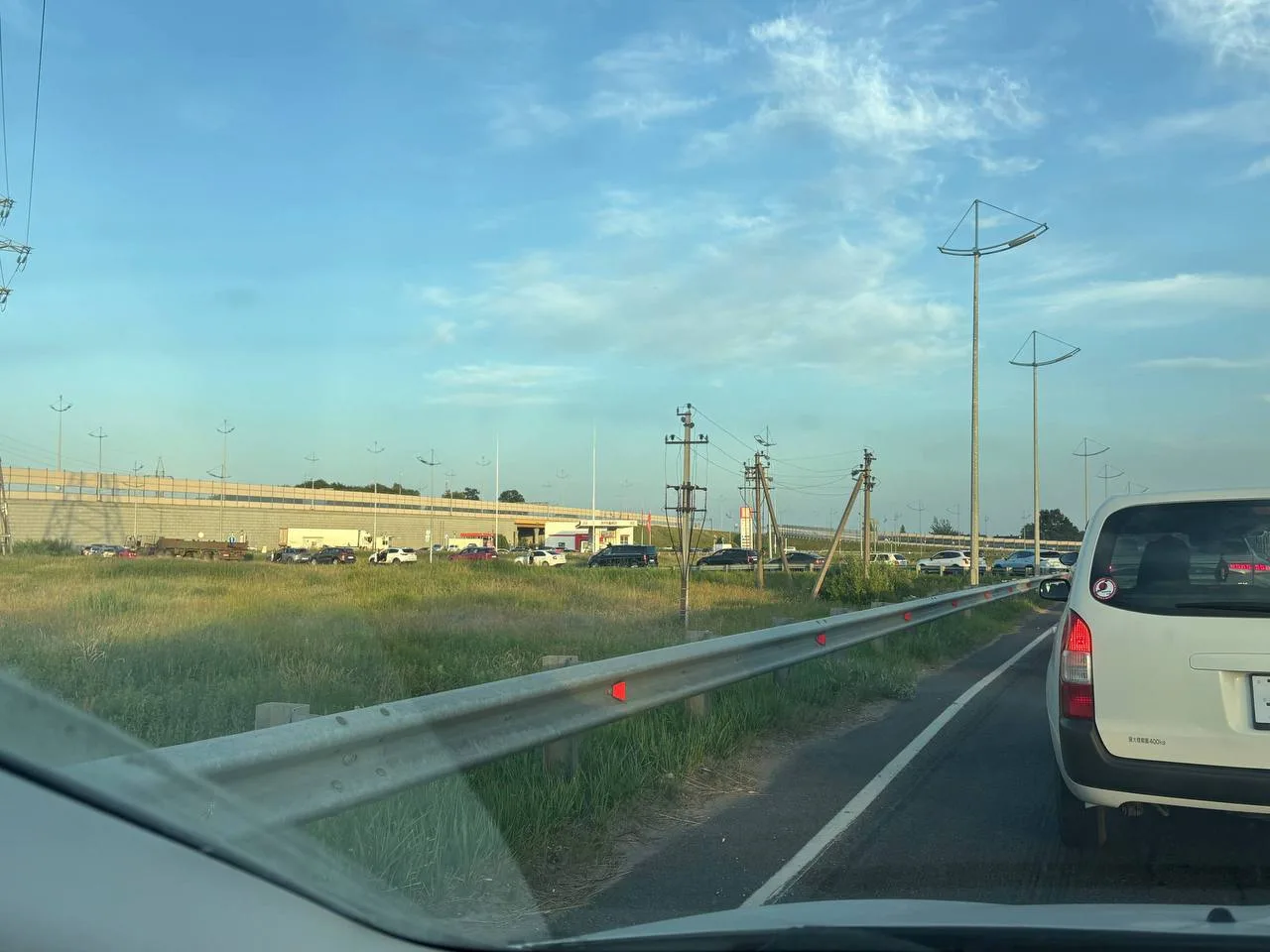 Делитесь, сколько вы максимум стояли на заправке в последние дни?