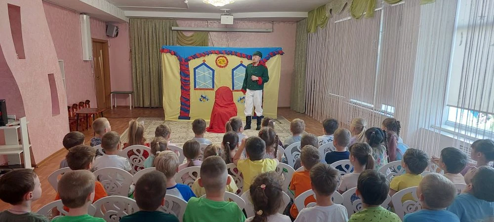 🌸 Воронежский театр показал для детей замечательный спектакль «Царь, солдат и каша из ...