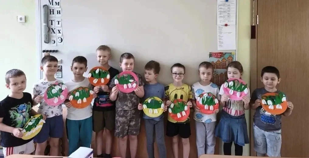 Нежность весны 🌿  🌷Ребята группы «Звездочки» дошкольного корпуса «Пчелка» вместе с педагогами вспомн