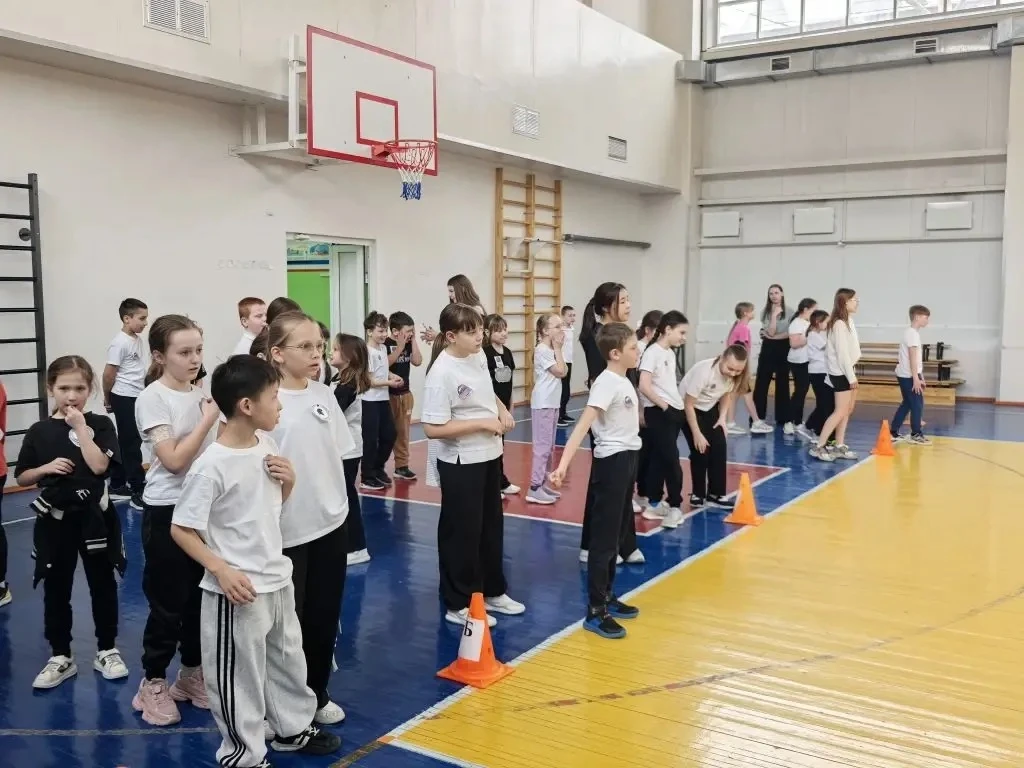 🏒10-11 марта прошли Весёлые старты среди учащихся 1-4 классов.   ⛹️Ребята соревновались в разных спо