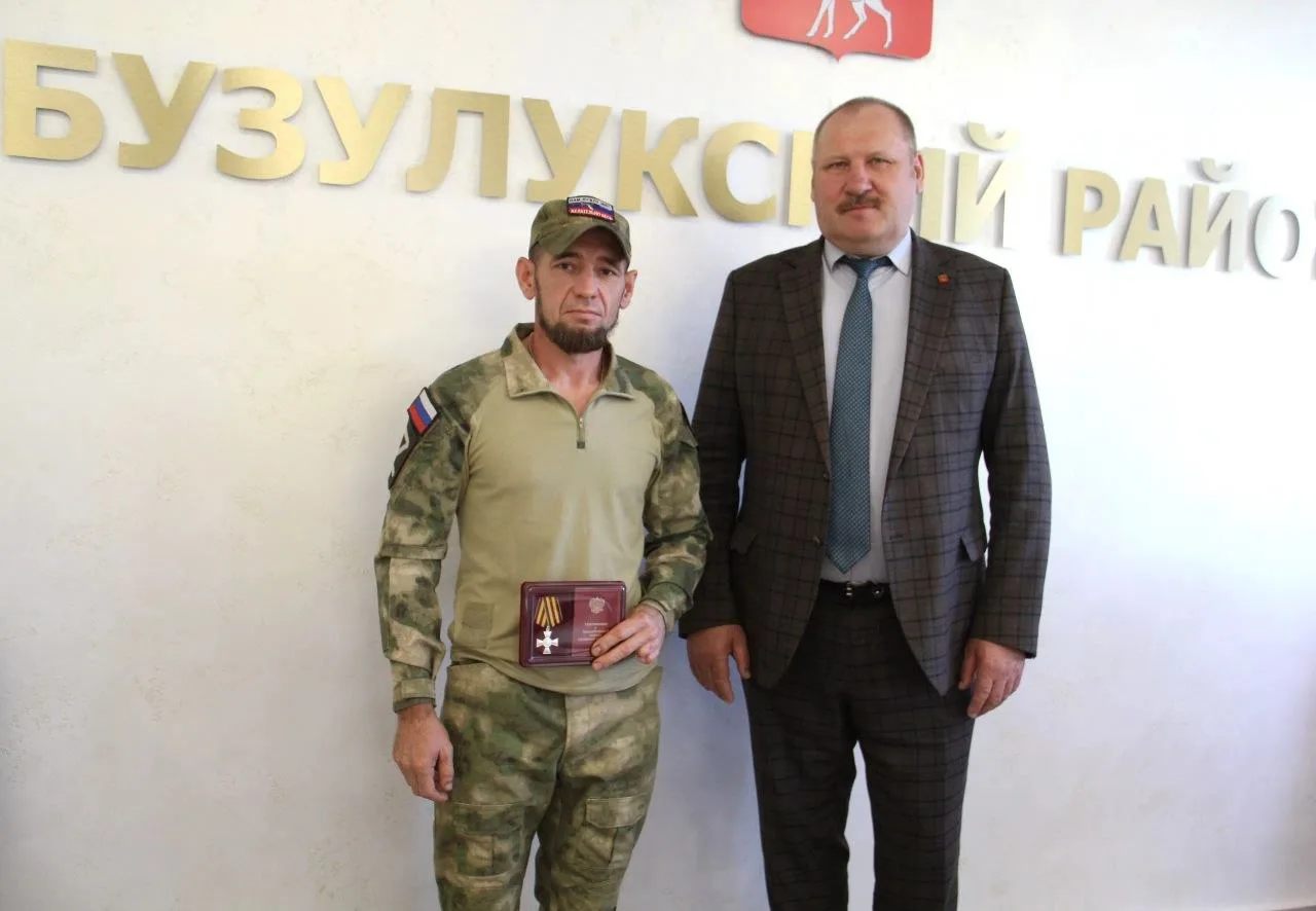 🏅В Бузулукском районе вручили государственные награды участникам СВО и семьям погибших...