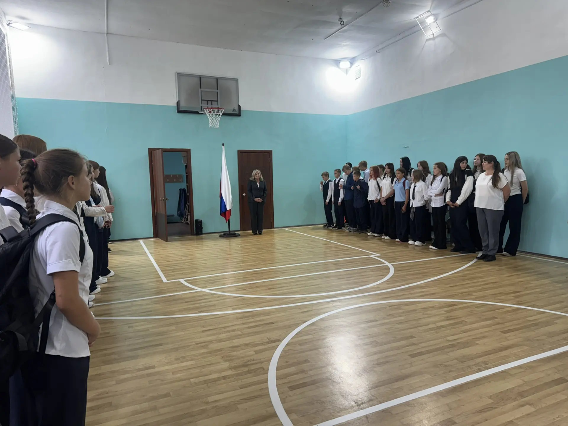 Сегодня на традиционной линейке ребята узнали о планах на эту рабочую неделю, а админис...