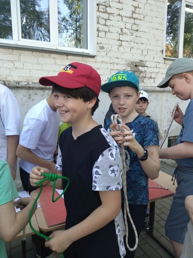 День здоровья пролетел как одно мгновение! 🏕️⛰️ Вместо уроков в 1,4 классах мы устроили настоящий ту