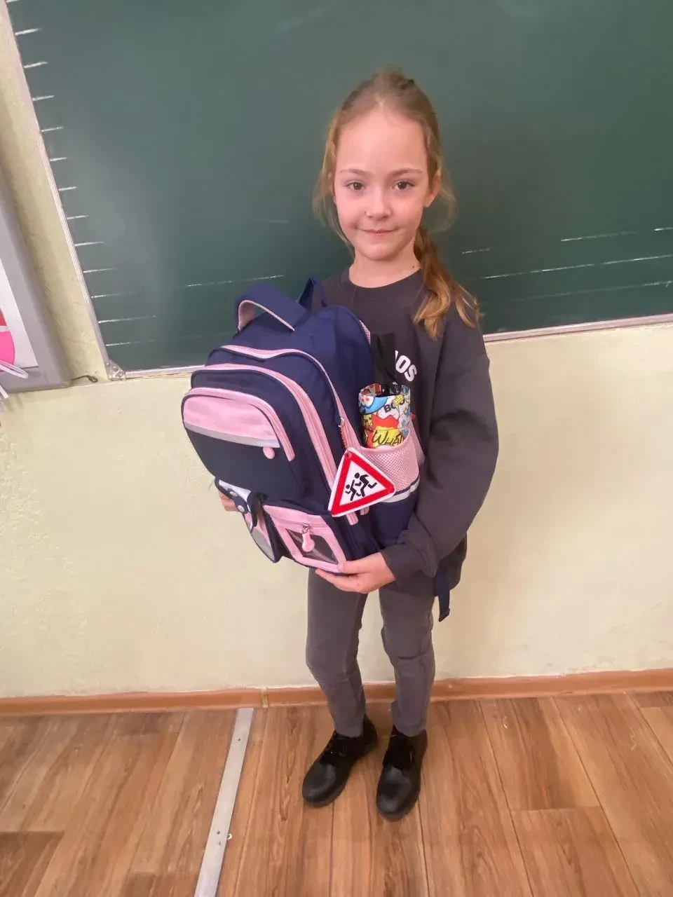 БЕЗОПАСНОСТЬ  🌠2г класс на уроке труда мастерили световозвращающие брелоки для ранцев и школьных сум