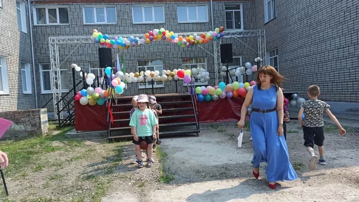 Торжественное открытие новой сцены   в  МДОУ ДС № 22 УКМО
10 июня в МДОУ ДС № 22 УКМО  состоялось по