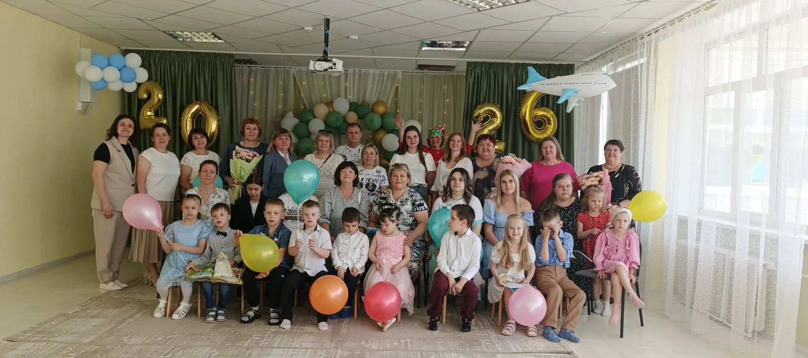 🎉ВЫПУСКНЫЕ🎉
Вот и отзвенели в детском саду последние, такие весёлые, но очень трогательные праздни
