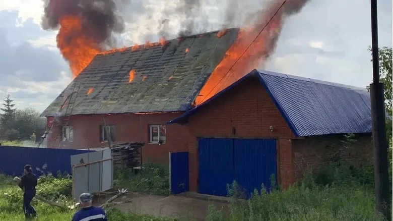 ⚡️В жилой дом в Уфе попала молния 

Дождливый праздничный день в столице Башкирии закончился бедой д