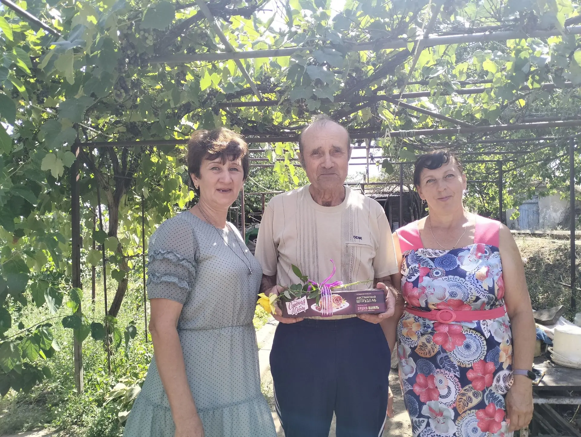 В честь Дня шахтёра работники Западновского сельского клуба организовали праздничное ме...