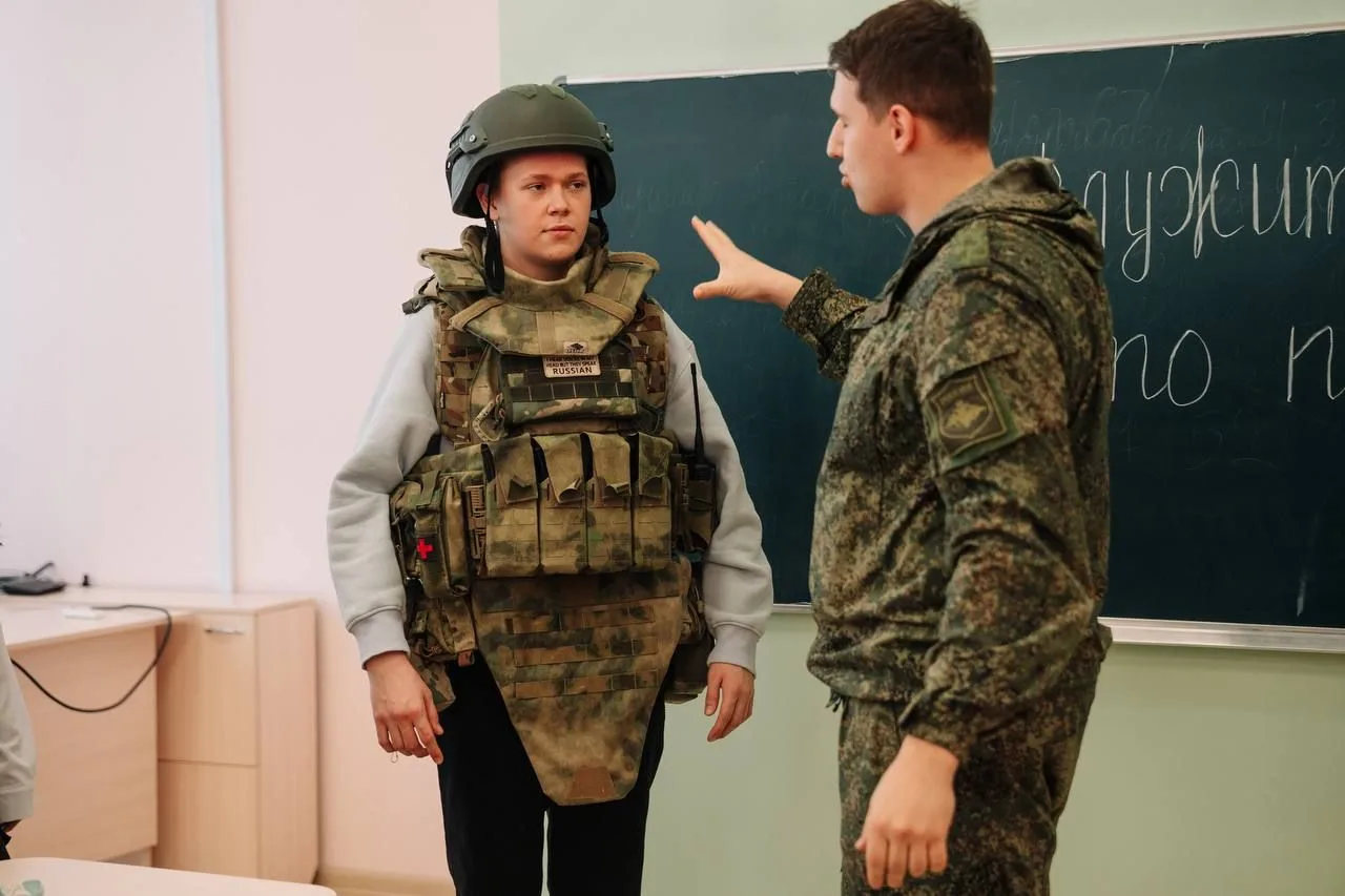 Военные встретились со школьниками в Опалиховской гимназии  В Красногорске прошла новая встреча поко