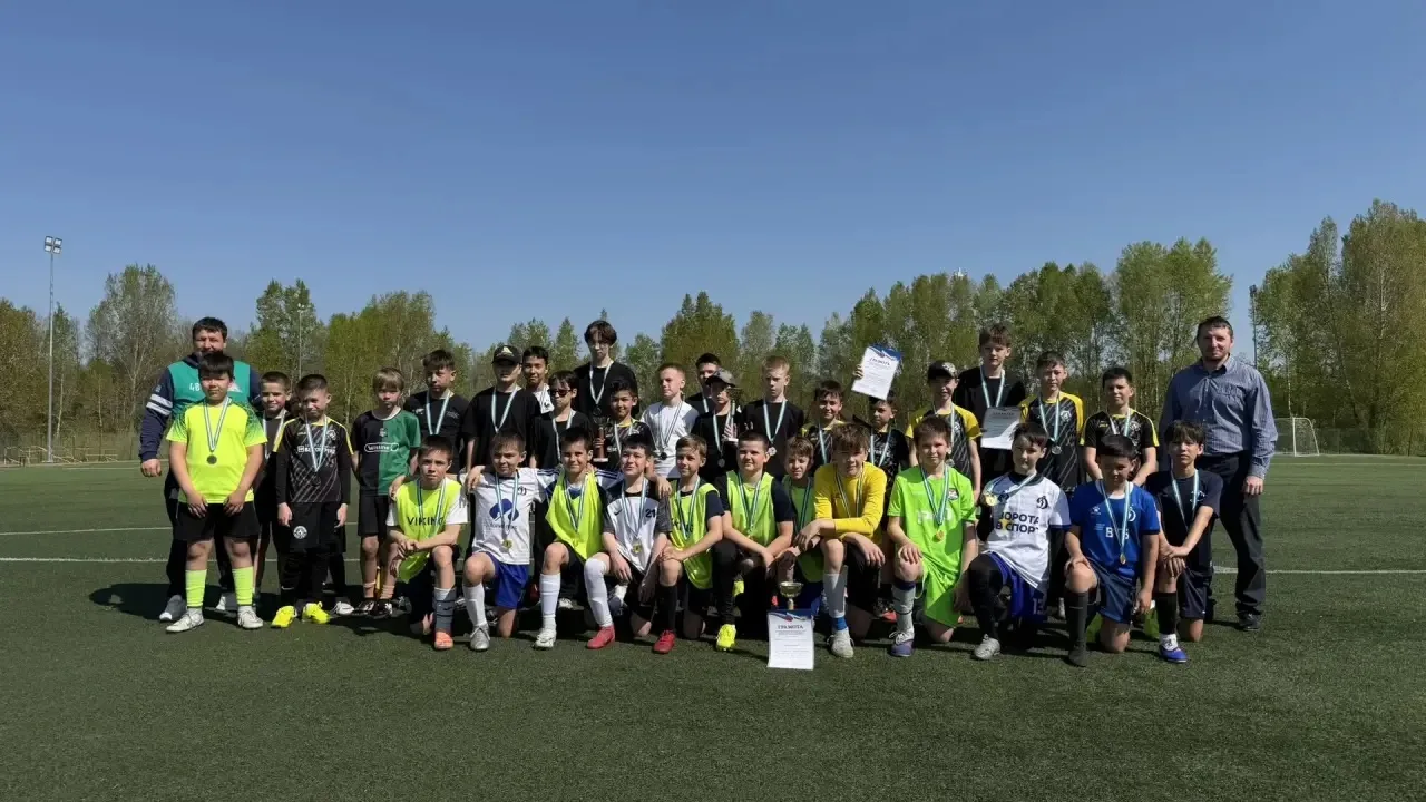 🥈Футбольная команда лицея заняла почётное 2 место в районных соревнованиях «Кожаный мяч» среди игро