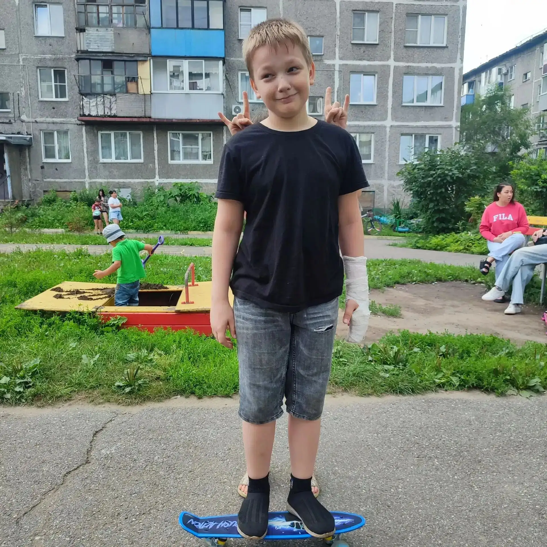 «Перезагрузка: уровень "Каникулы"»

Уткин Матвей, 4а, и его двоюродная сестра, Корнева Валерия, 3а