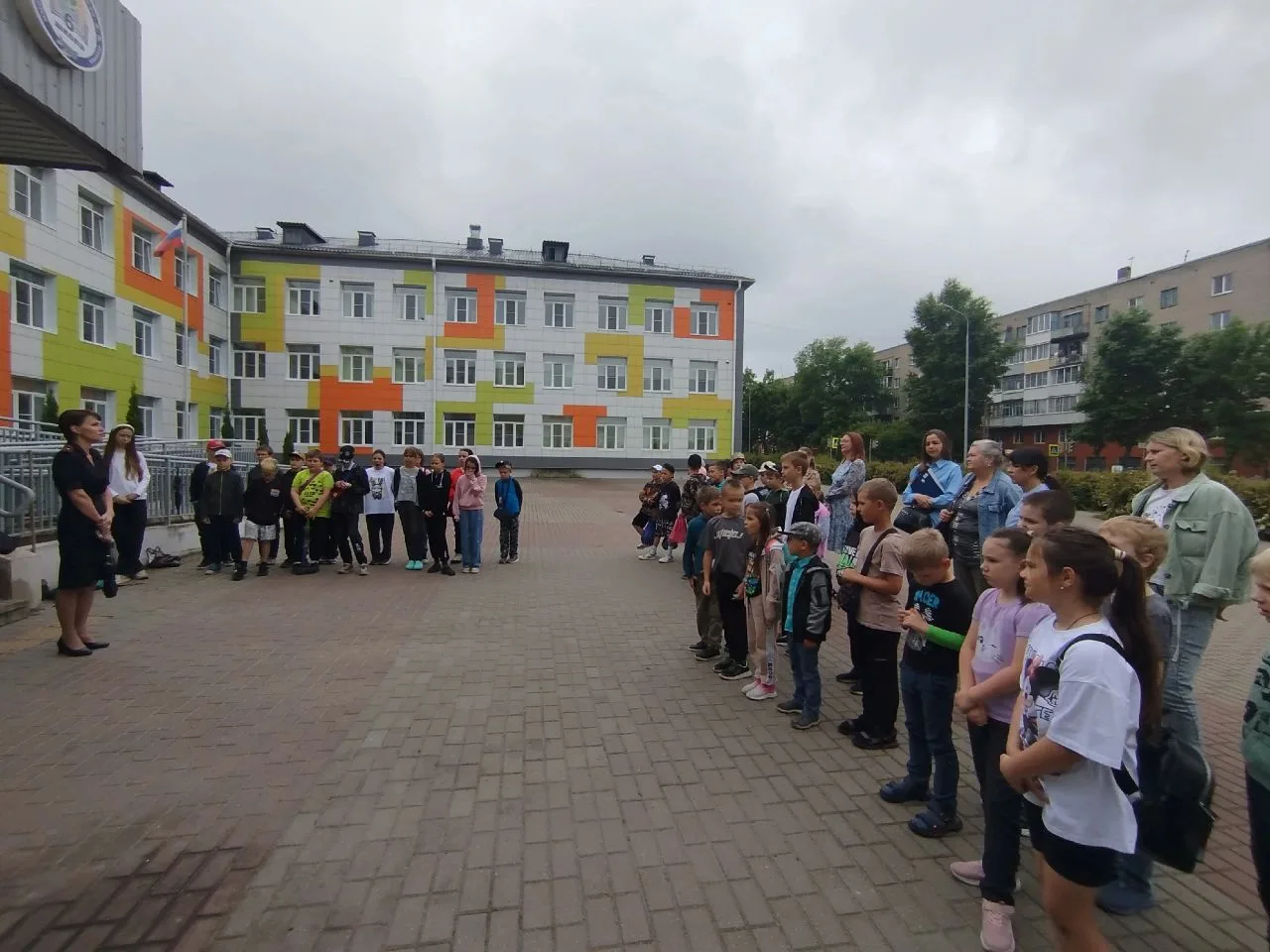 📌В пришкольном лагере "Остров Дружбы" 🌴 состоялась встреча воспитанников с инспектором ПДН Ермачко
