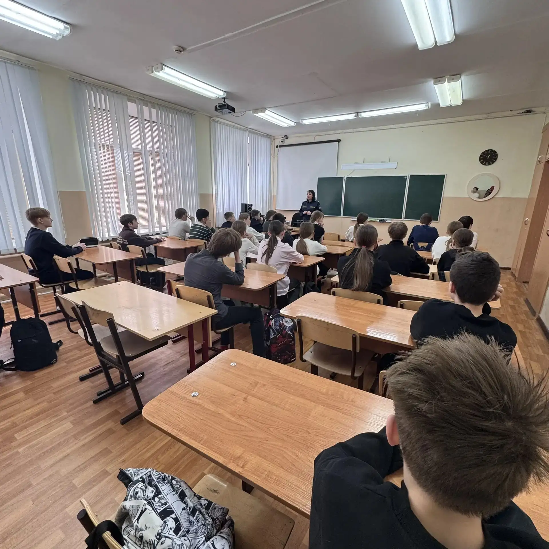 Родители 6д класса организовали встречу с Начальником ФКУ УИИ УФСИН России по Костромской области Ме