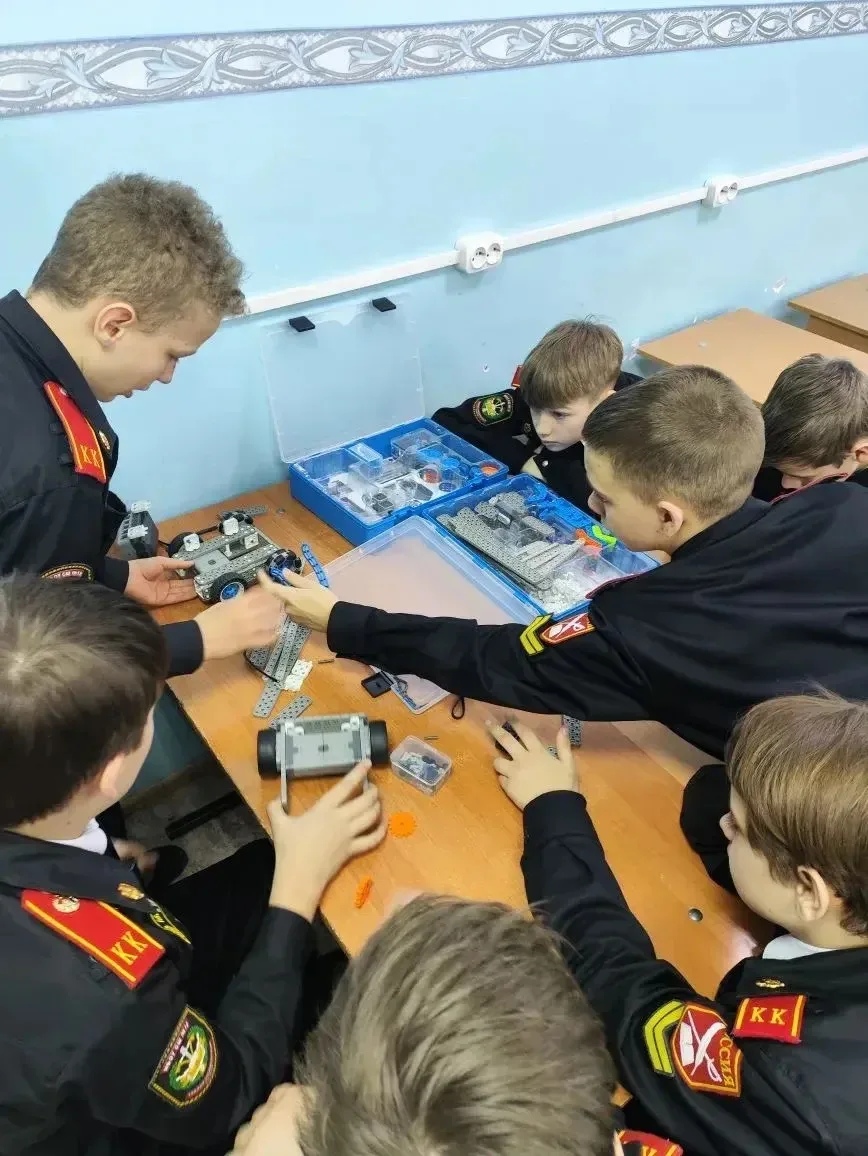 #СШ12_ДеньНауки #СШ12_НашиДетиЛучшие   🦉🚀 Территория открытий: как прошел наш День науки и техники! 