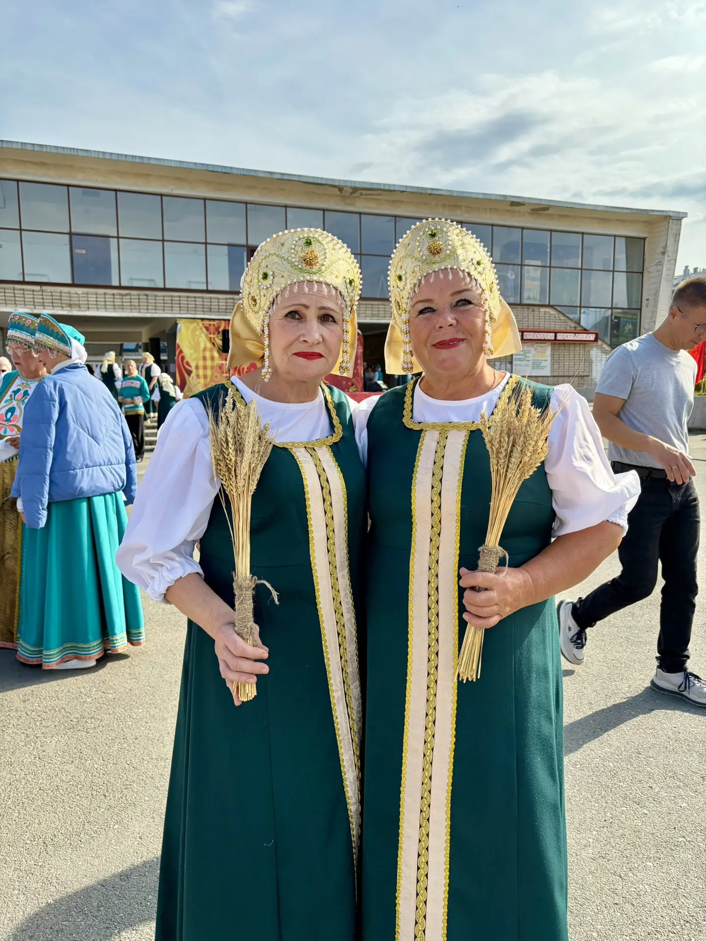 🍂 На площади ДК «Горизонт» прошел яркий праздник урожая «Осенины-2026»! 🎉