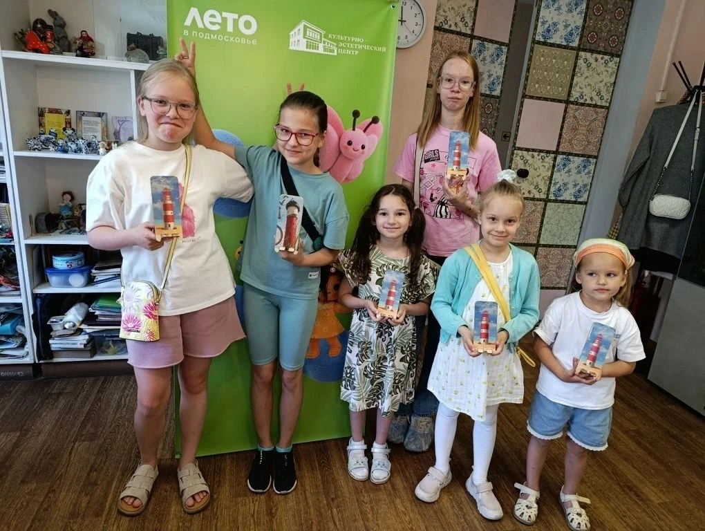 🎨 А ещё на одном из творческих мастер-классов дети освоили технику декупажа и украсили...