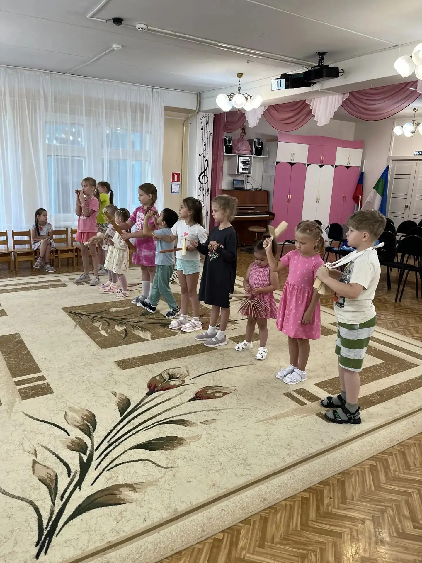 🌸На музыкальном занятие ребята познакомились с Коми костюмом, Коми инструментами разуч...