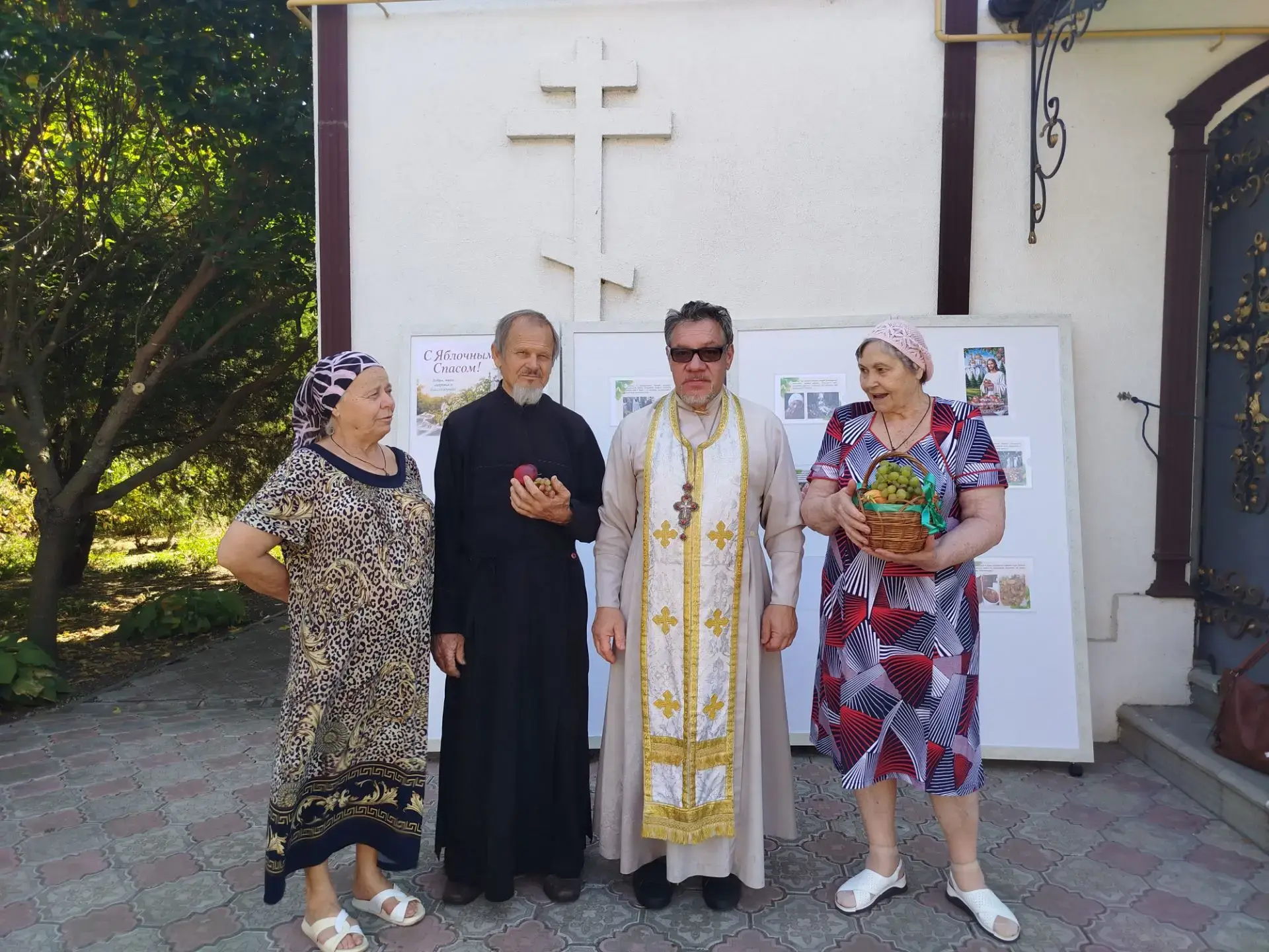У МБУ " Приазовский краеведческий музей" и прихожан церкви Покровы Пресвятой Богородицы...
