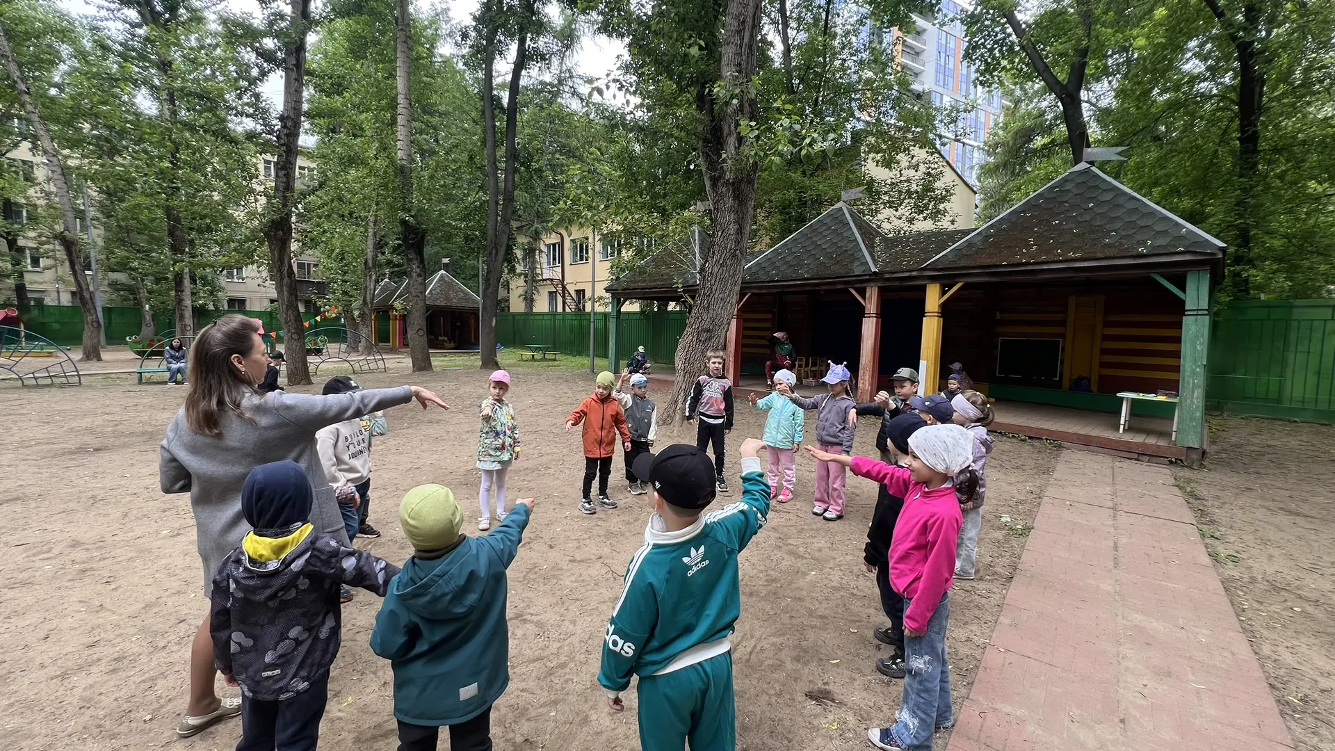 ☀️Сегодня у нас было всё для идеального дня:
✨ Музыка — зарядились ритмом!
🏃‍♂️ Физкультура — набег