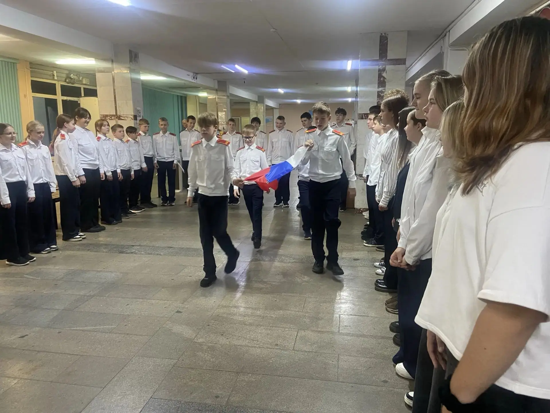Традиционная линейка: начинаем неделю с важных событий! 🇷🇺