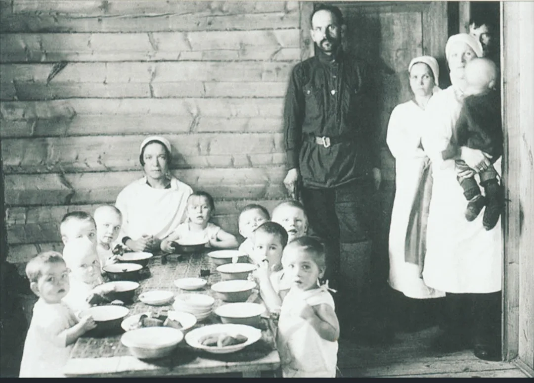 В детском саду Останскинского совхоза им. Сталина, 1930-е.