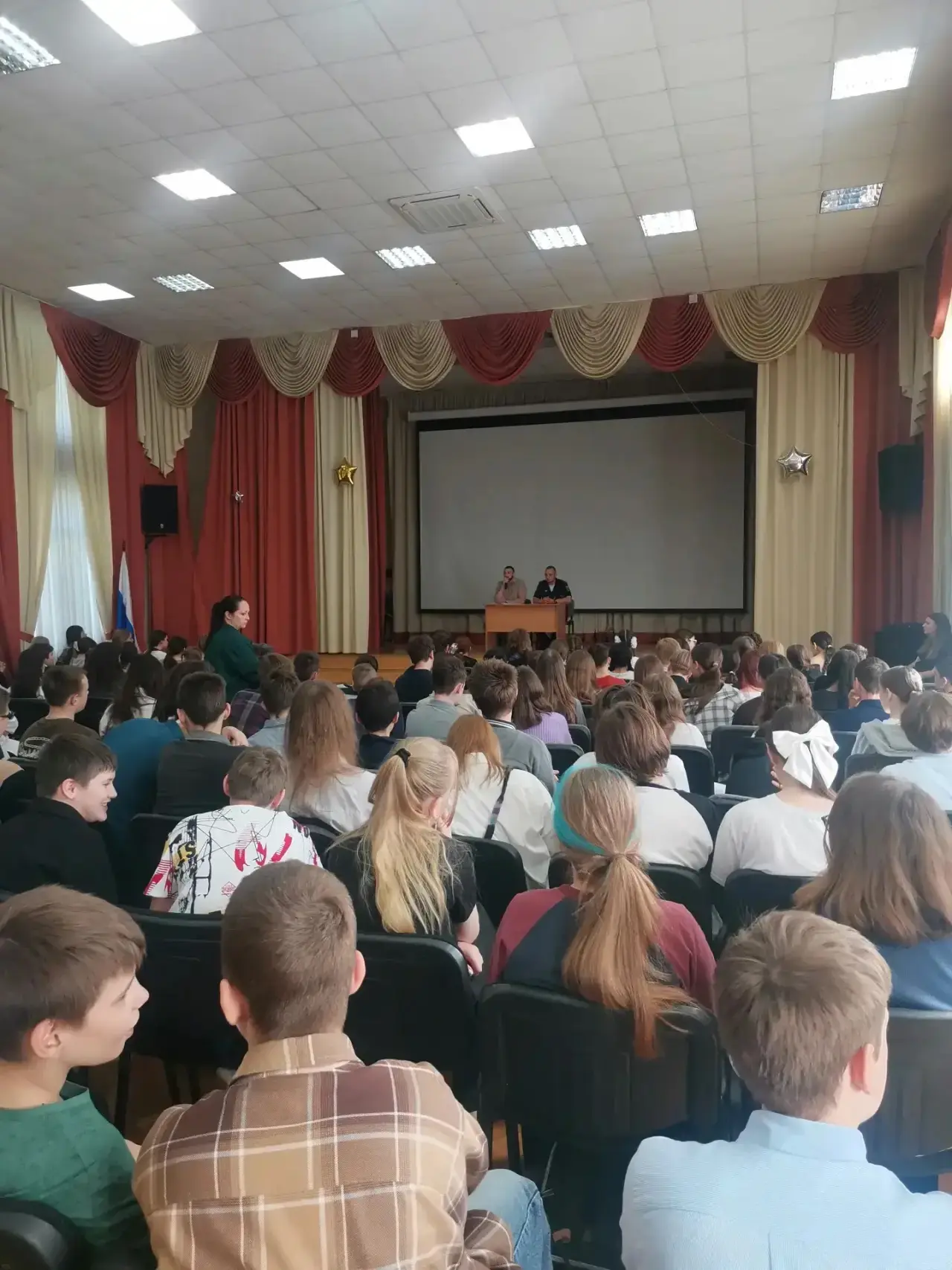 О важном — простыми словами 💡  📚5 мая в Школе 878 прошла профилактическая встреча для учеников 6 и 7