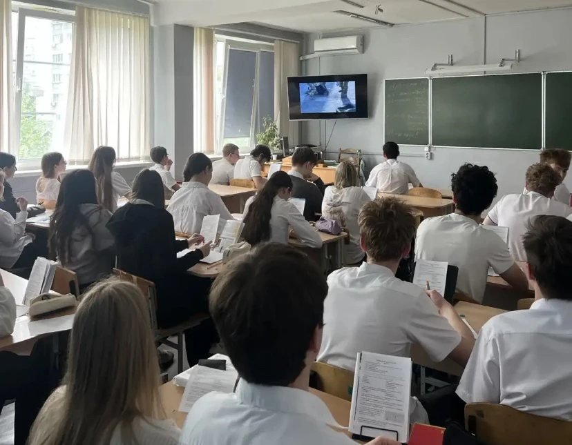 ⚠️ Важная беседа о безопасности и ответственности в 9-11 классах!  Сегодня в нашей школе, МБОУ СОШ №