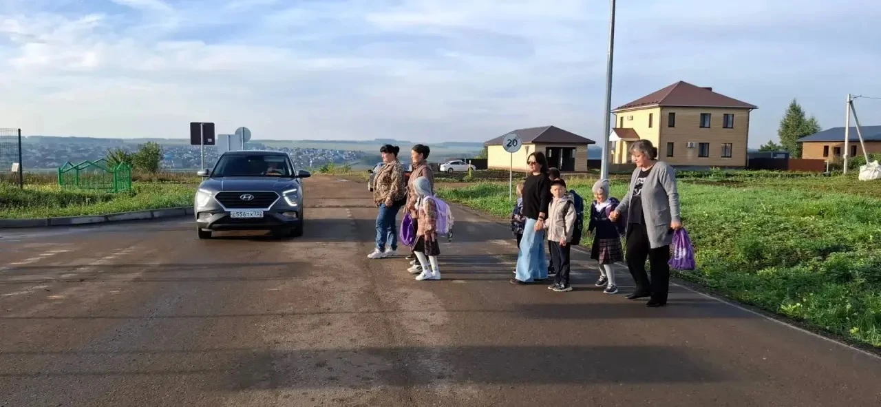 7 сентября родители 1в класса были активными участниками  безопасности дорожного движения.